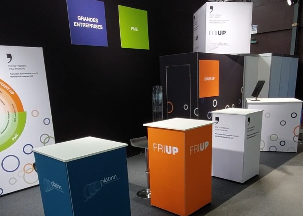 Cloison ECOPANEL, PLV, mobilier et stand d’exposition en carton recyclé et recyclable, naturel, biodégradable, durable, écologique, construction respectueuse de l'environnement avec une réduction d’émission de CO2 considérable, avantageux en termes d'empreinte écologique, solution légère, facile à monter et à transporter, un geste pour la planète, une image éco-responsable, innovante et moderne, en accord avec les valeurs écologiques, non à la pollution en plastique